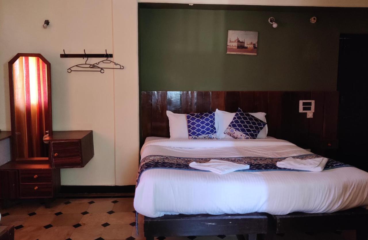 Hotel Caveri Comfort Inn Madikeri Kültér fotó