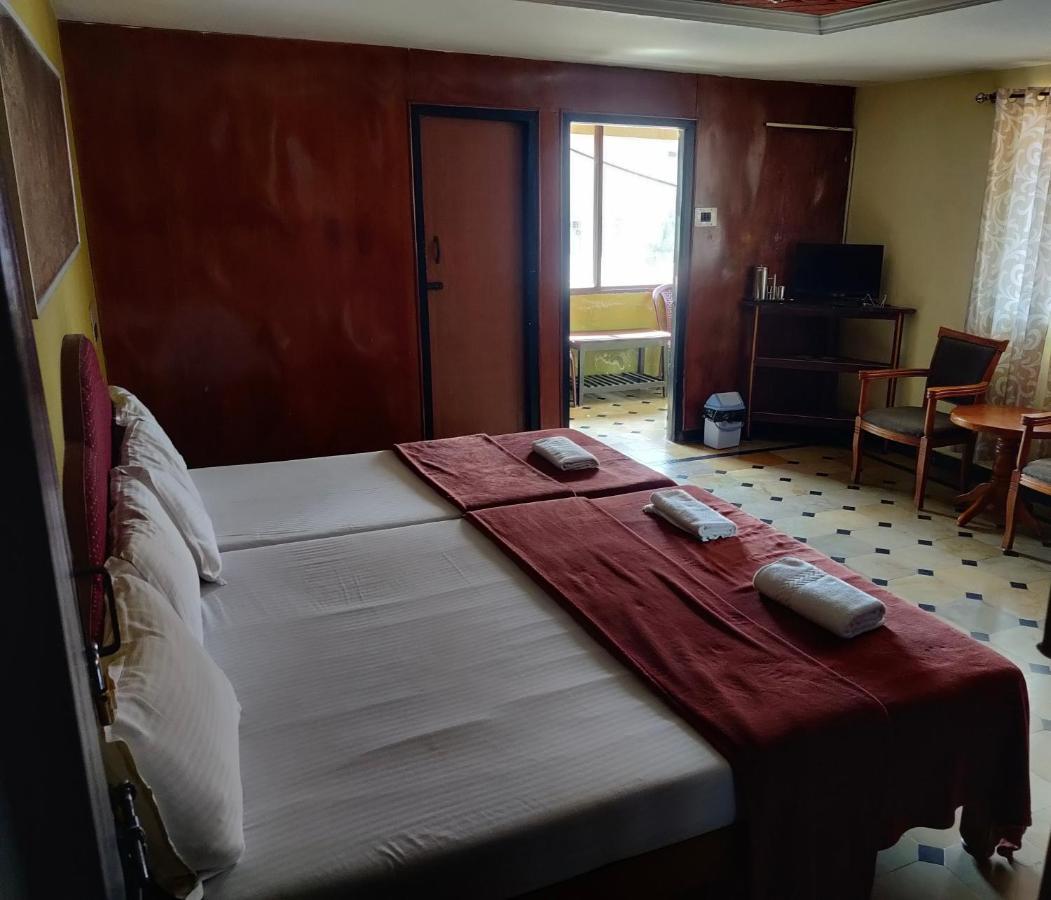 Hotel Caveri Comfort Inn Madikeri Kültér fotó