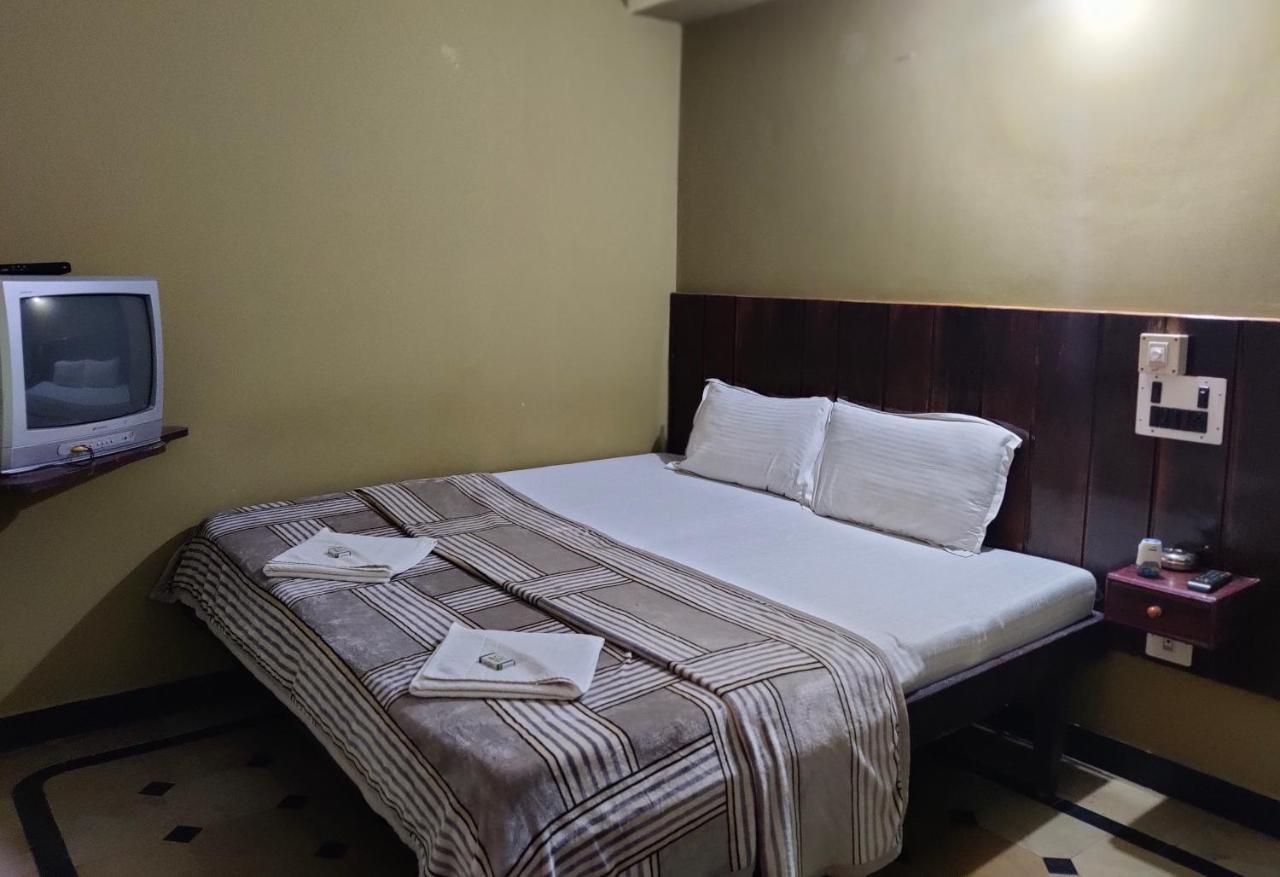 Hotel Caveri Comfort Inn Madikeri Kültér fotó