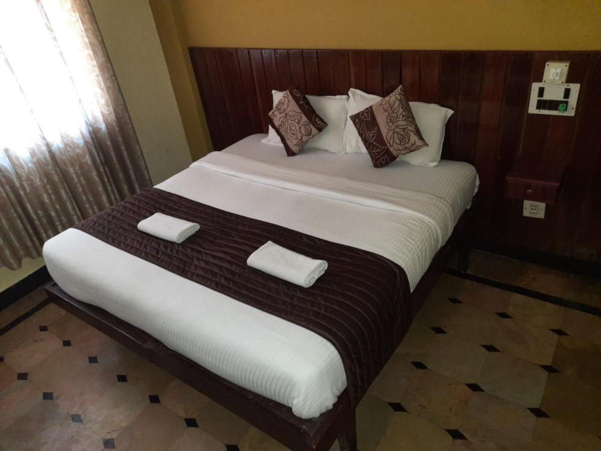 Hotel Caveri Comfort Inn Madikeri Kültér fotó